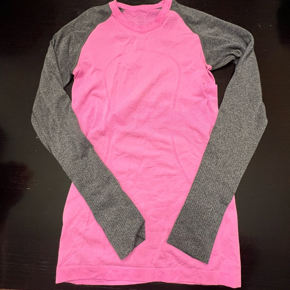Size 4 lululemon swiftly tech long sleeve